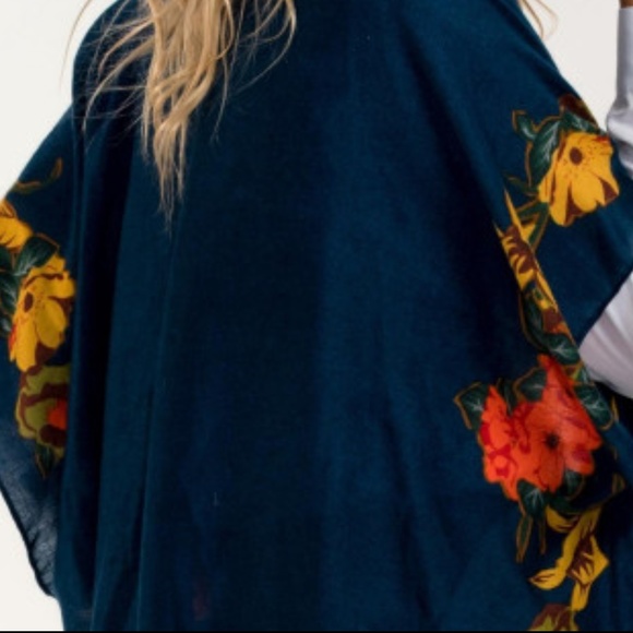 NW **BOUTIQUE**   Beautiful KIMONO   OSF ALL 0-3X - Picture 4 of 5